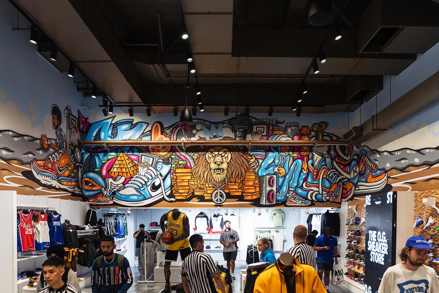 Nike x Footlocker - Mural & custom basketball collaboration 