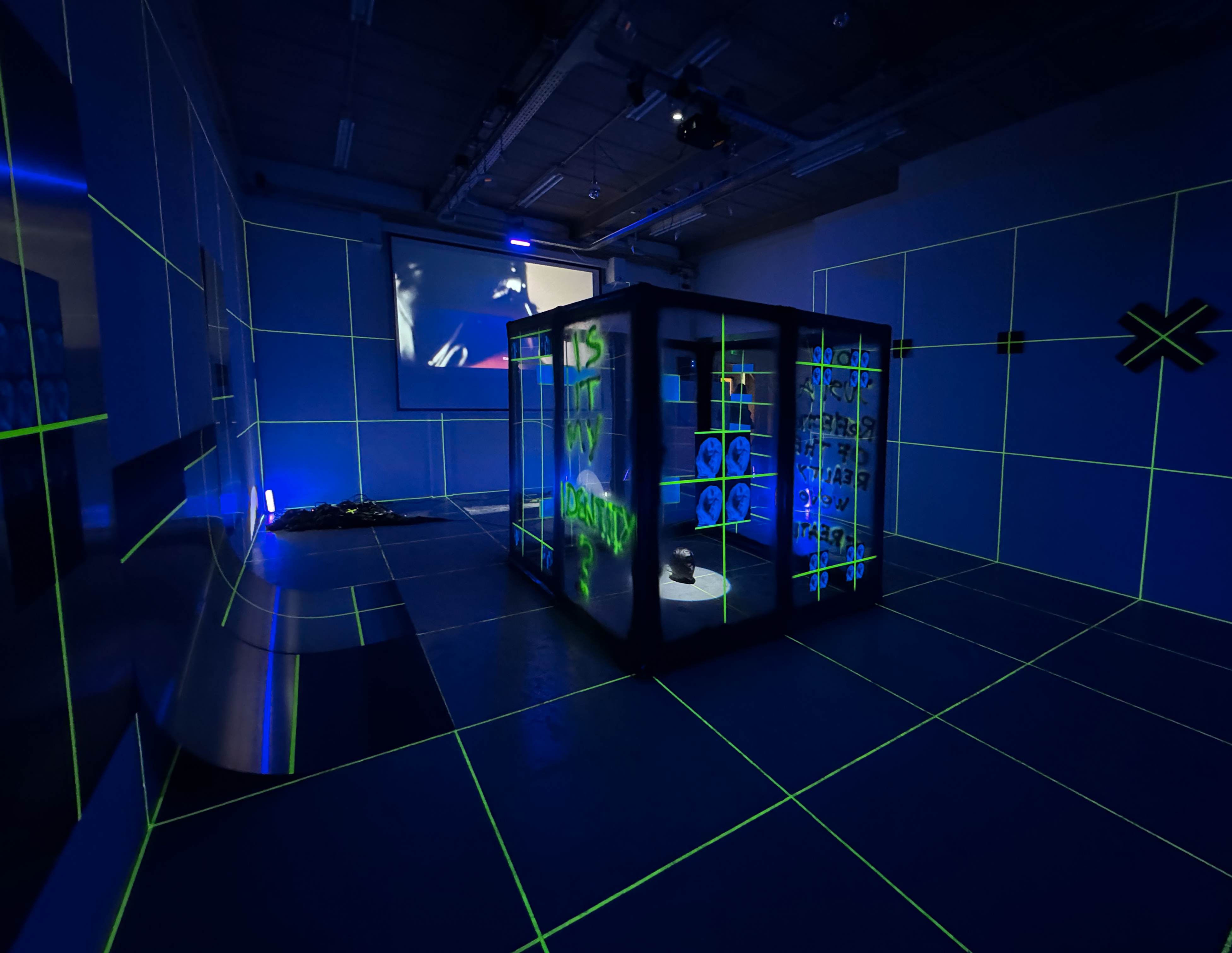 Small talk by the border