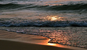 In Waves, shades of iridescence