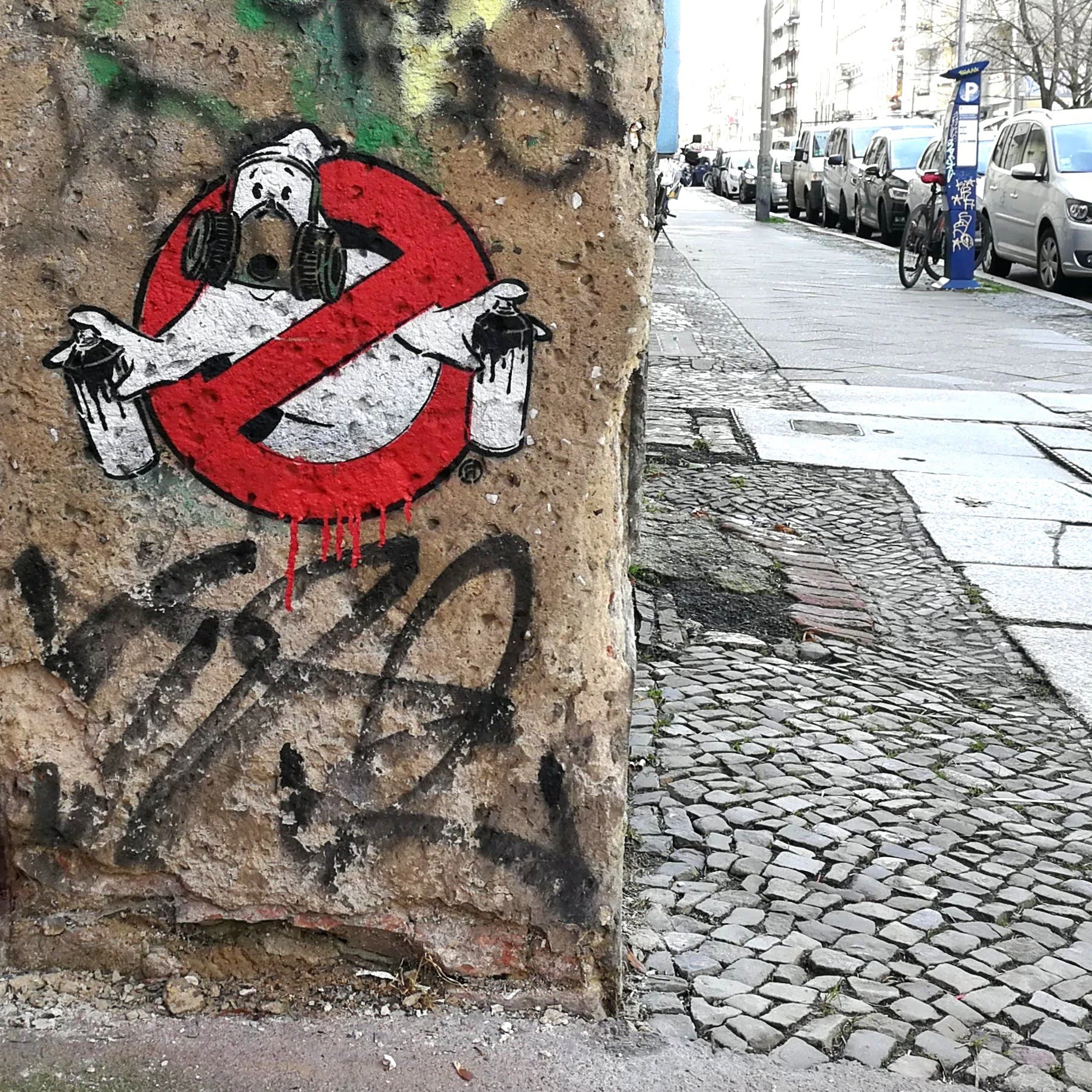 Graffitibeseitigungsnotdienst (Graffiti Busters)- Fake advertising campaign by OSTAP (OST.UP)...