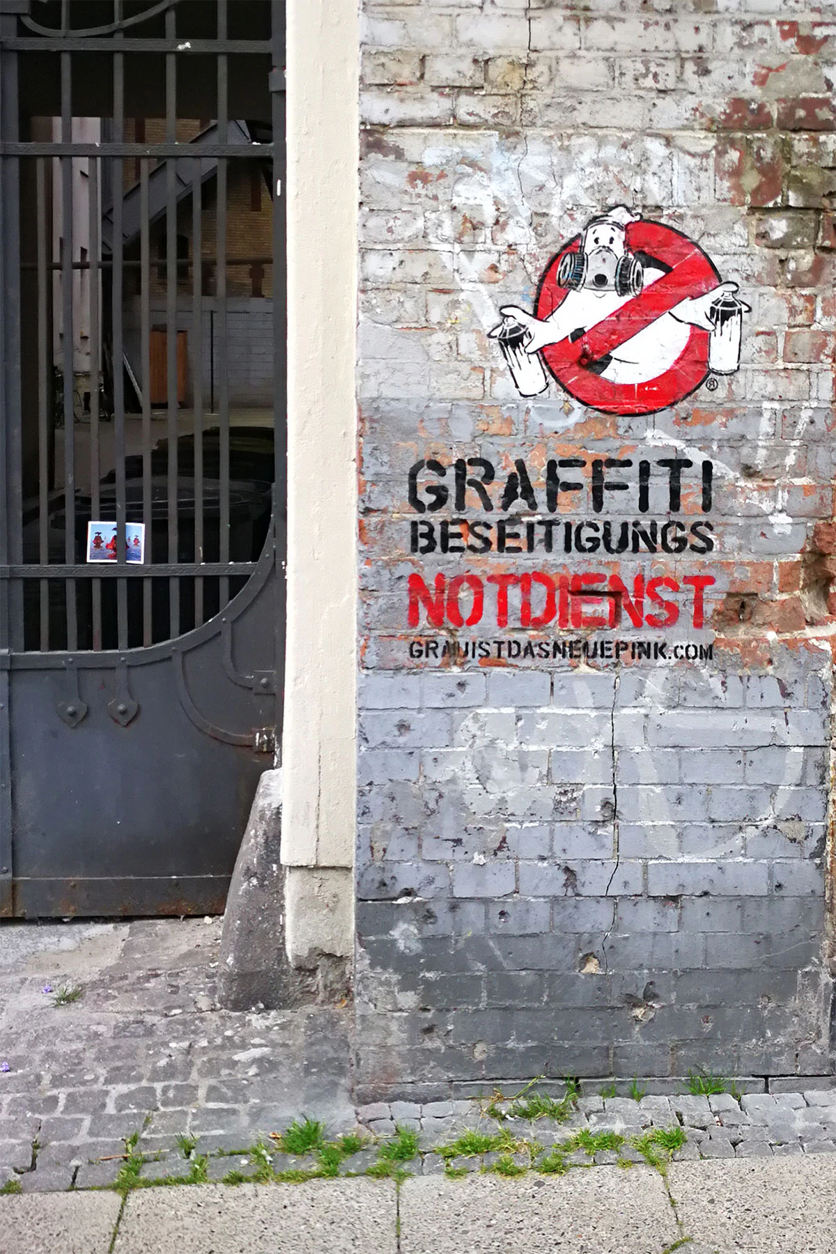 Graffitibeseitigungsnotdienst (Graffiti Busters)- Fake advertising campaign by OSTAP (OST.UP)...