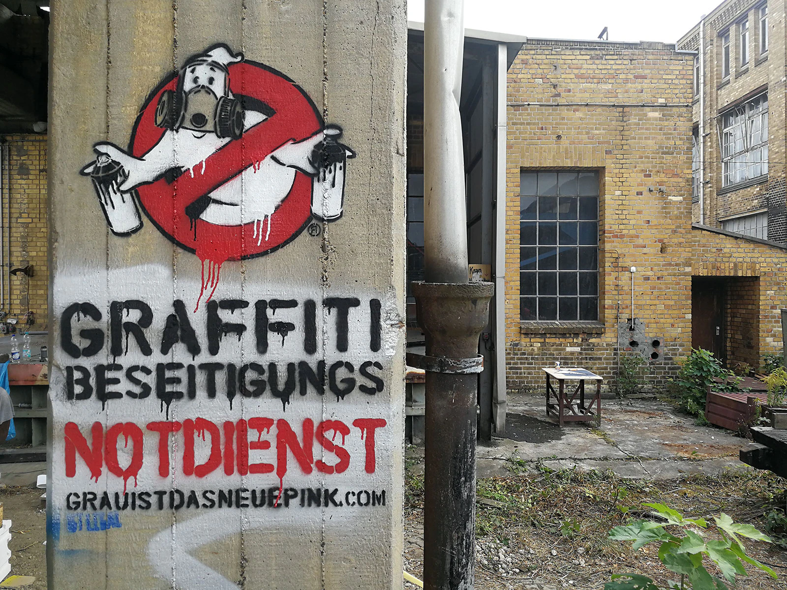 Graffitibeseitigungsnotdienst (Graffiti Busters)- Fake advertising campaign by OSTAP (OST.UP)...