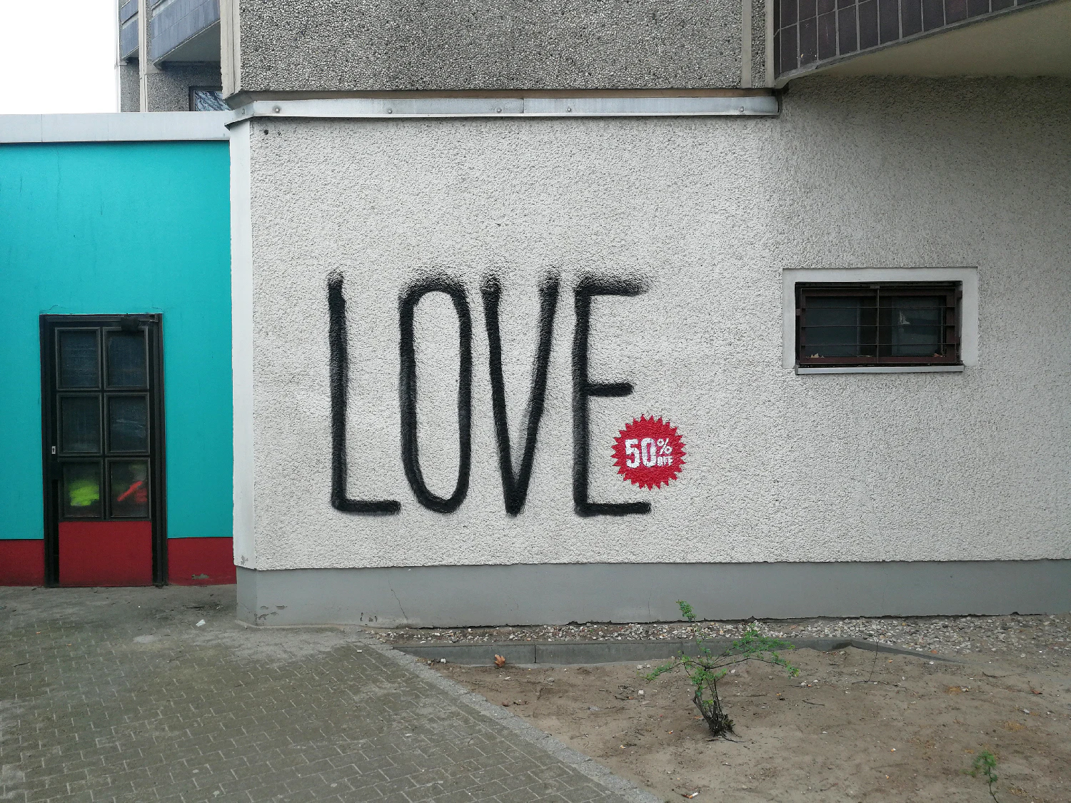 Discount on love - Graffiti art 
