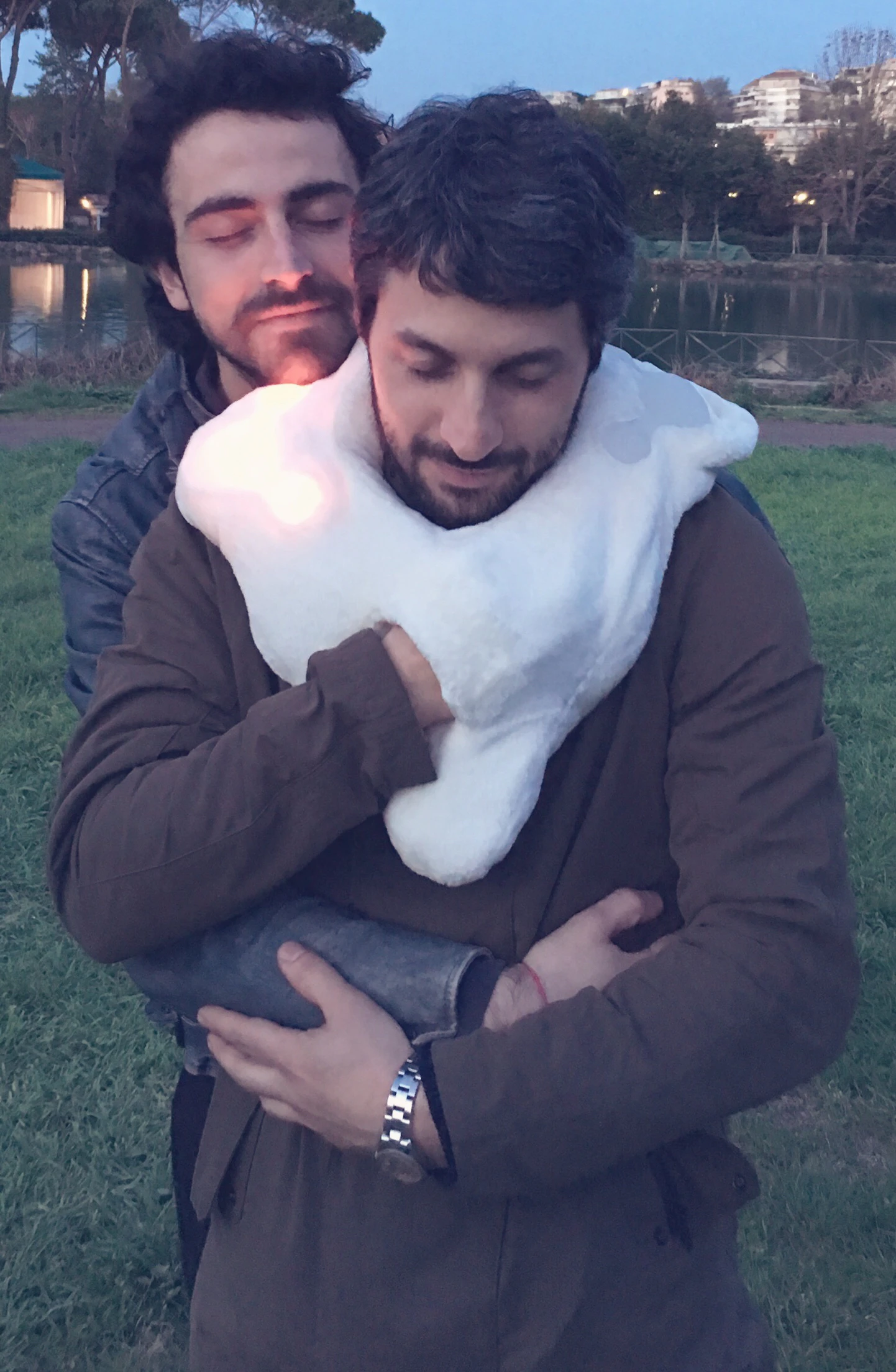 Lokahi: wearable body pillow for co-feeling through human interface by Beste Ozcan...