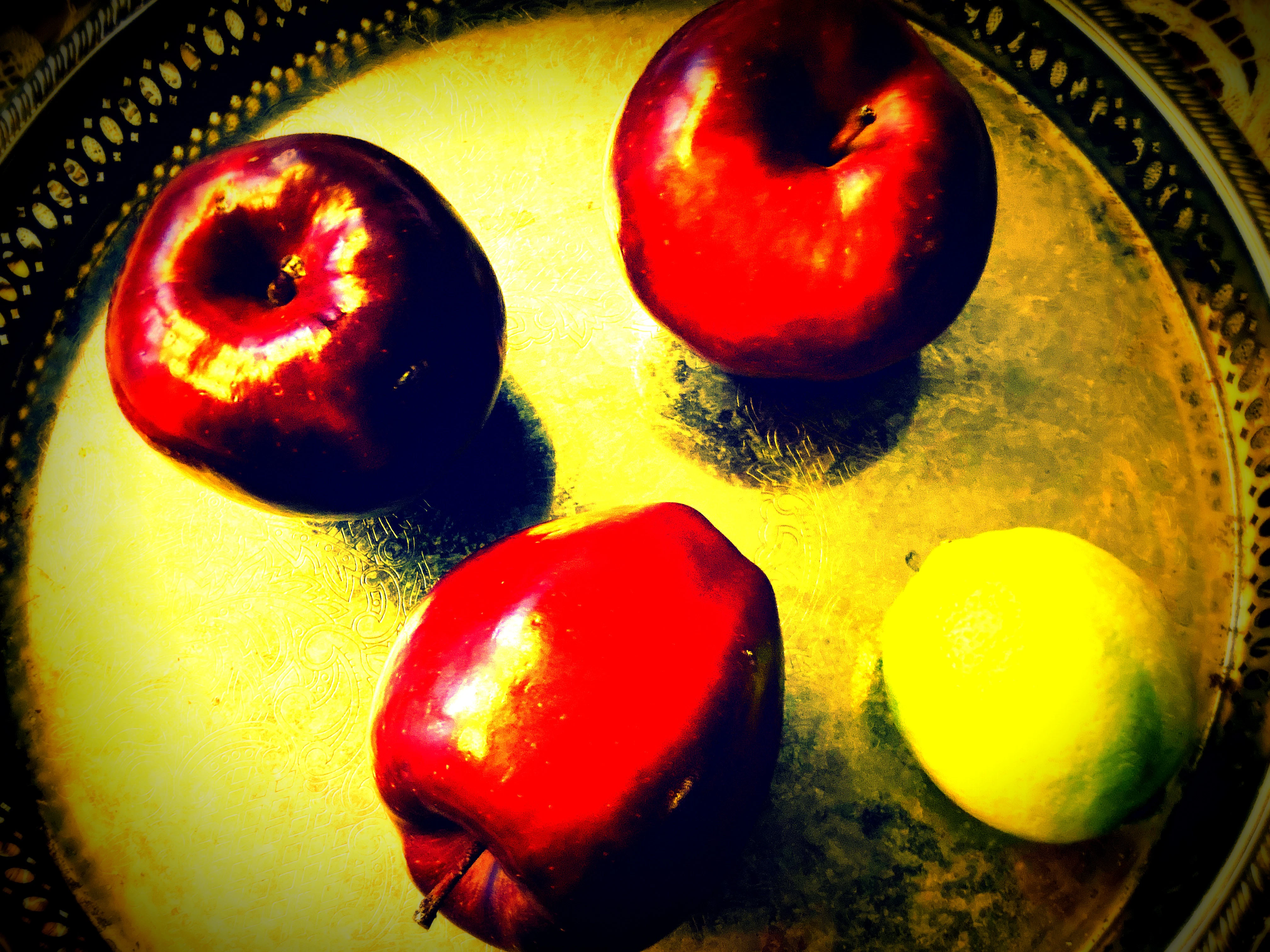 Still-Life with Three Apples. Shaped Colours series. 2021.