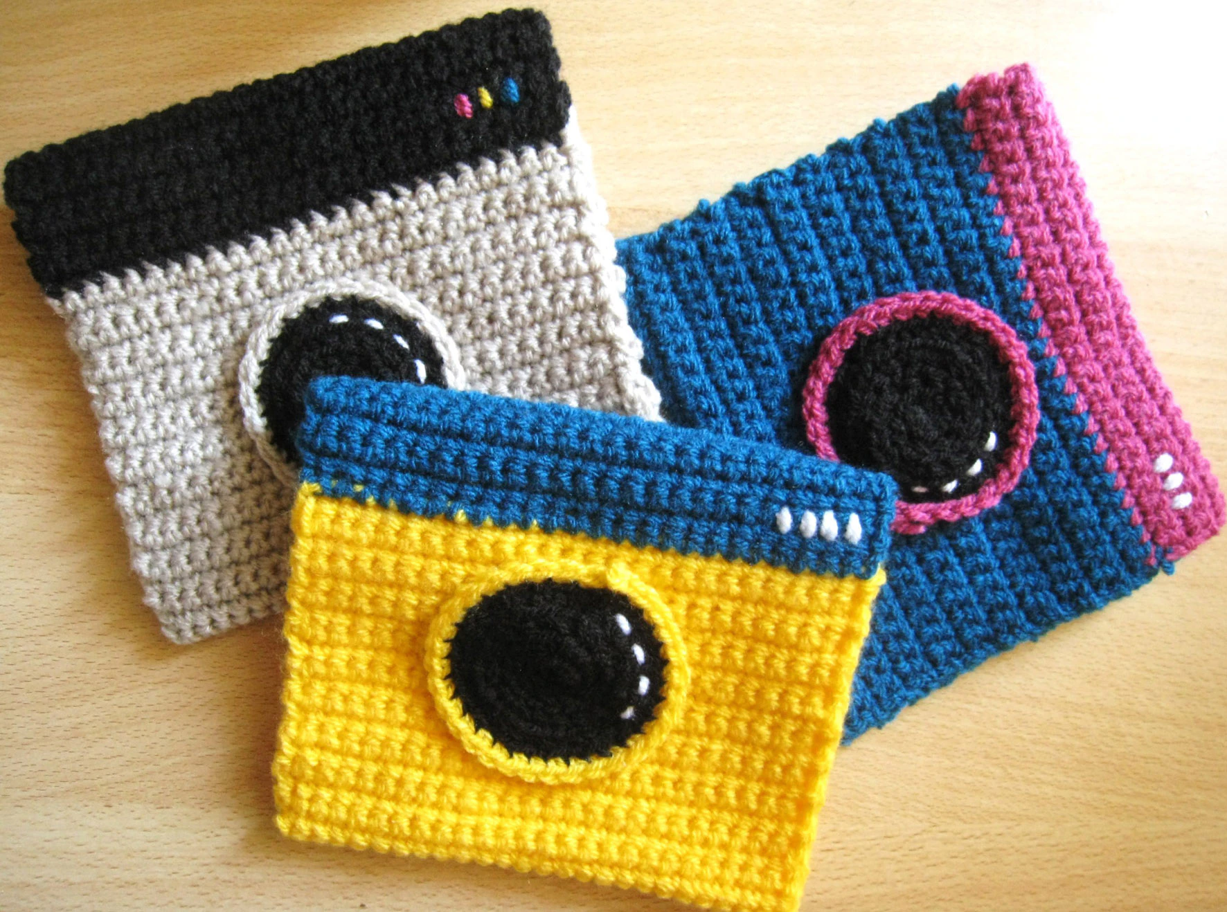 Polaroid and toycamera crochet pouch 
