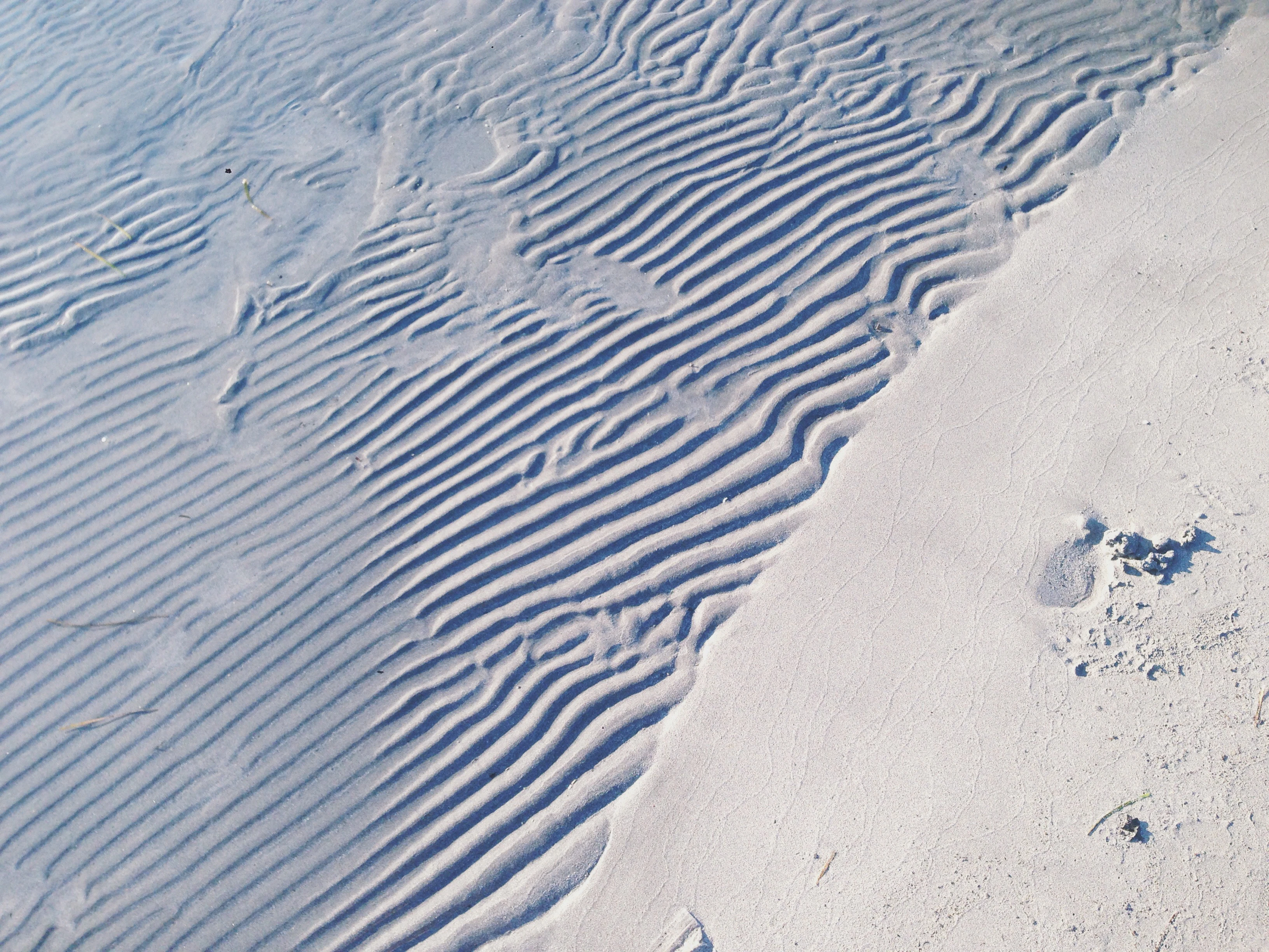 Tides (2014) by Cagla Gulsah Kabaca...